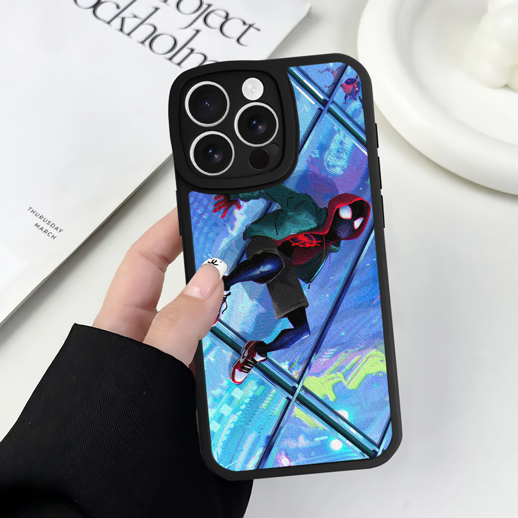 Spider Man スパイダーマン 【iPhone 16シリーズ対応】シリコンスマホケース（レザー調） 材質：シリコン